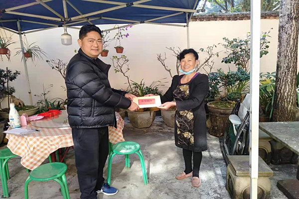 杨世能副局长慰问退休老干部