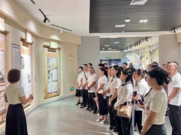 3.参观南洋华侨机工回国抗日纪念馆