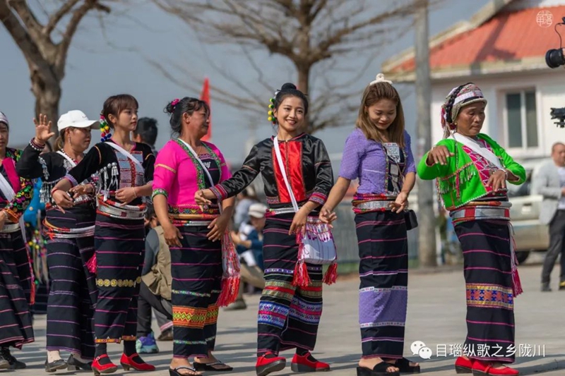 热闹陇川德昂族龙阳节