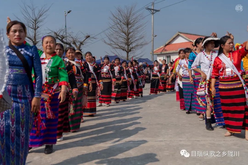 热闹陇川德昂族龙阳节