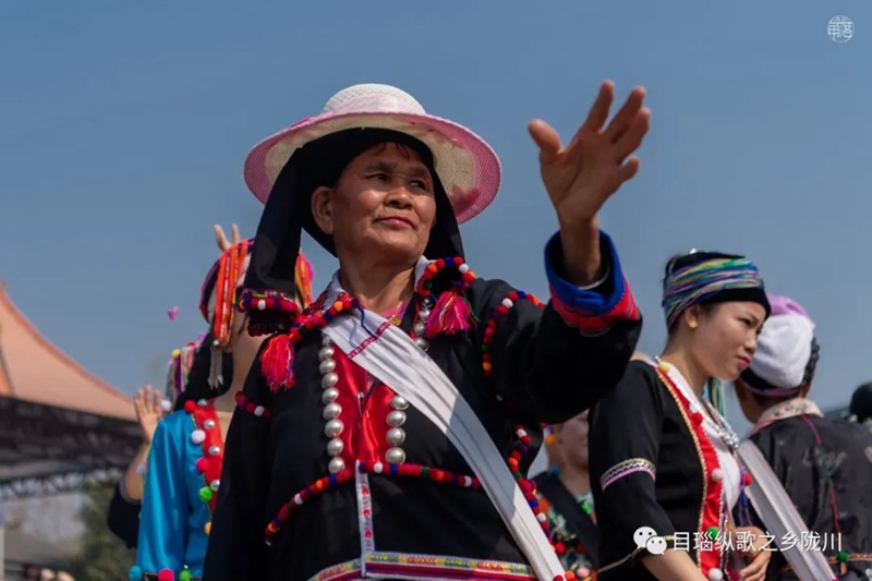 热闹陇川德昂族龙阳节