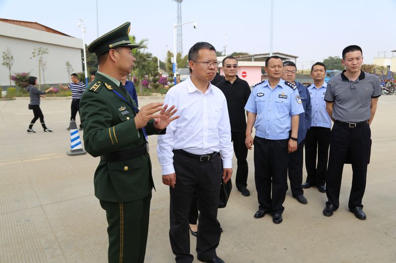 公安部科信局陈敬华副局长一行深入陇川调研边境地区技防工作