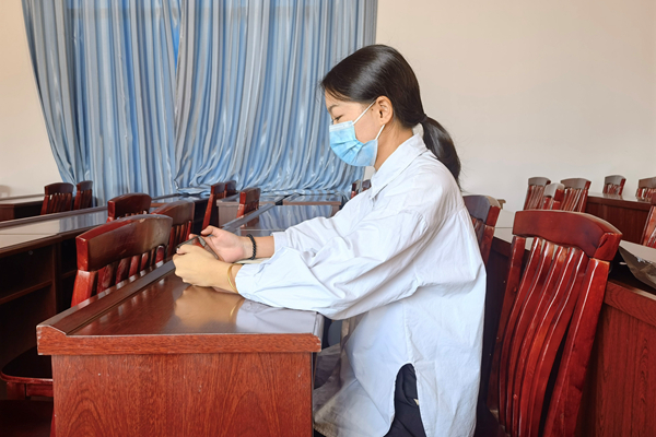 景罕镇曼晃村妇联主席 方美莲_副本