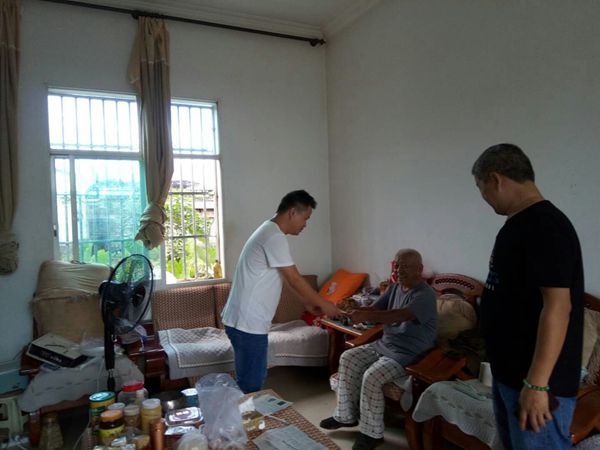 特困帮扶暖人心_副本