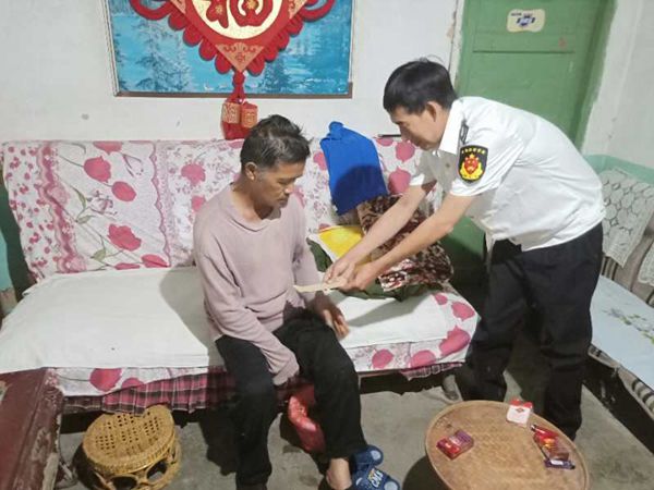 特困帮扶暖人心1_副本