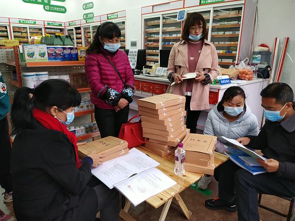 陇川县市场监督管理局开展2021年“两会”“春节”前市场专项检查工作7-12