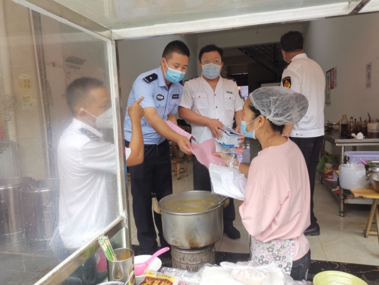 打造宜居美丽县城 联合执法有序推进 (4)