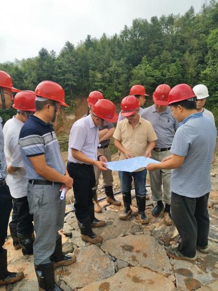 云南省水利厅张天明总工到陇川县户岛水库检查指导工作