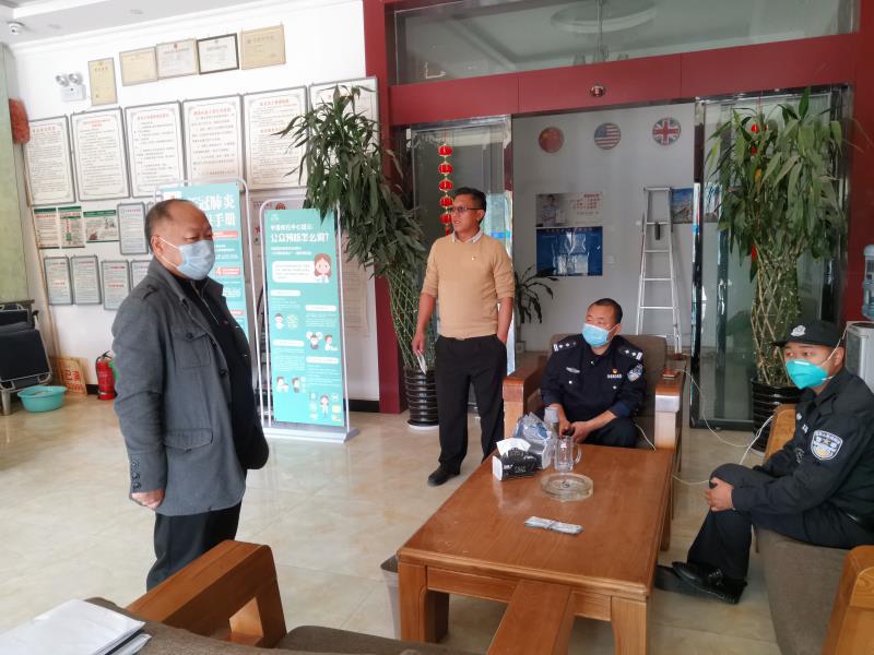 微信图片_20200131223519卫生健康局闫有局长到留观宾馆查看情况