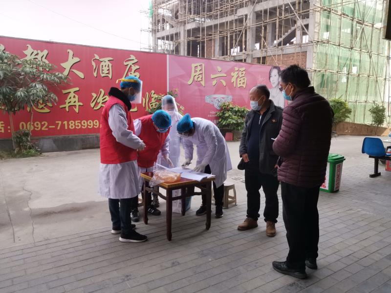 微信图片_20200131223250卫生健康局党委书记闫有局长查看排查工作