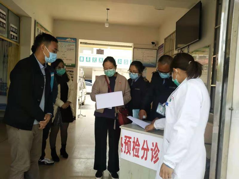 微信图片_20200131230322县卫健局闫萍副局长带队督查勐约卫生院工作