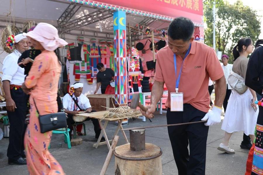 ef6f4b7fa4842e49b7ab7832806a73c4