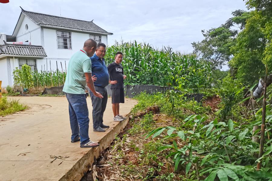 闻汛而动章凤镇扎实推进防汛救灾工作