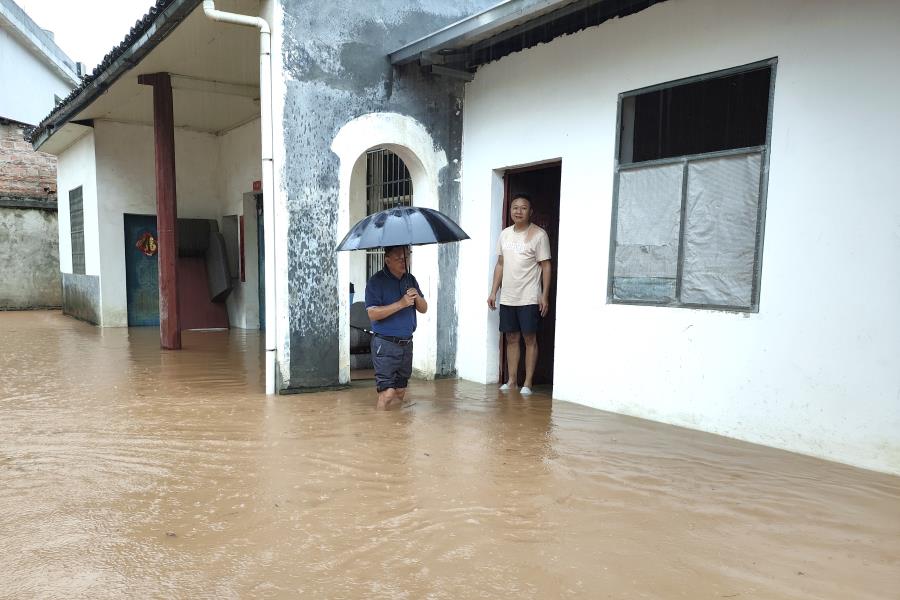 闻汛而动章凤镇扎实推进防汛救灾工作